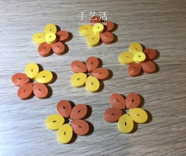 Basic tutorial on hand-making of paper-quilled five-petal flowers