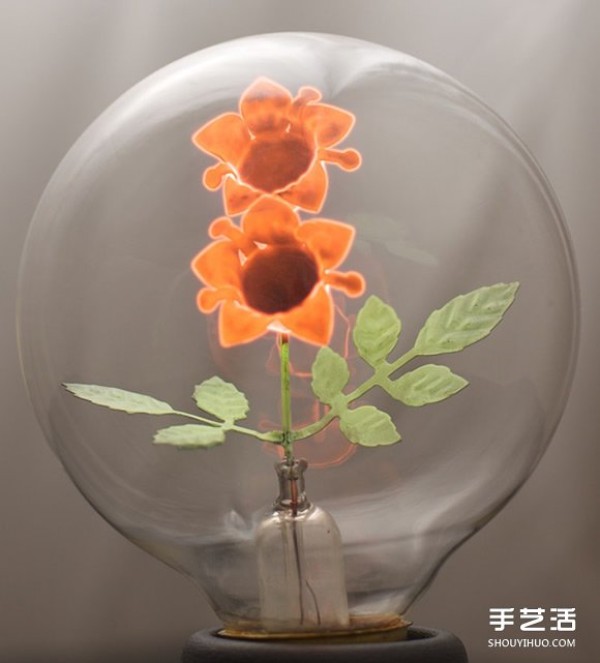 Power on makes flowers bloom! The beautiful luminous art of antique light bulbs