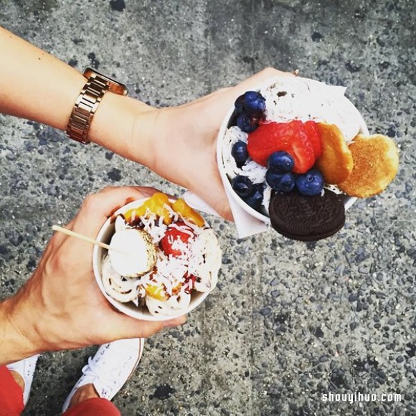 You can only get the rolled ice cream in New Yorks Chinatown after a long queue