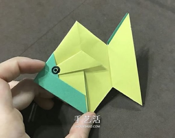 Illustration of how to fold a simple origami goldfish for children