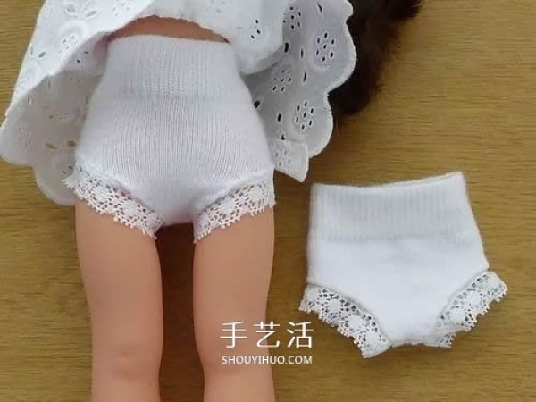 Simple use of socks to make doll clothes has these uses besides wearing them! 