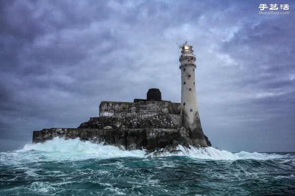 Photo album of lonely and magnificent lighthouses around the world