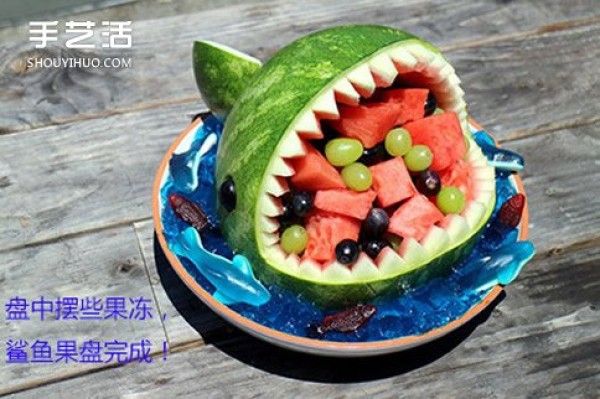 Tutorial on how to make a simple watermelon carving and arranging it into a shark fruit plate