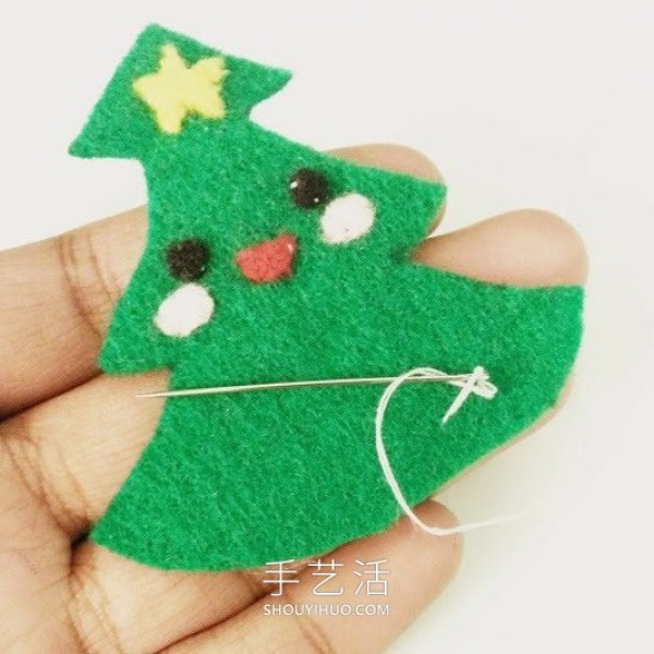 Tutorial on how to make a cute Christmas tree with felt cloth