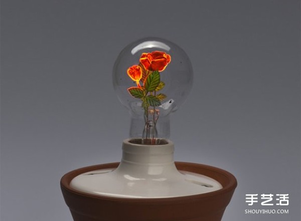 Power on makes flowers bloom! The beautiful luminous art of antique light bulbs