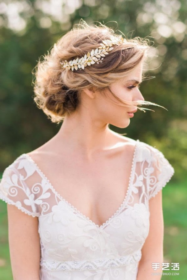 Four kinds of dreamy garlands for the bride and unconventional bridal headwear