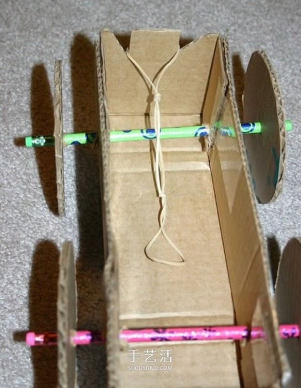 How to make a rubber band powered car by hand using cardboard boxes