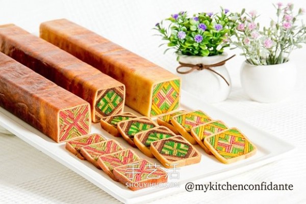 Malaysian traditional handmade mille-feuille pastry! Like a beautiful kaleidoscope