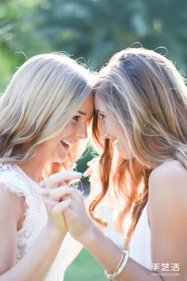 Happiness: Taking wedding photos and holding a wedding with your best friend