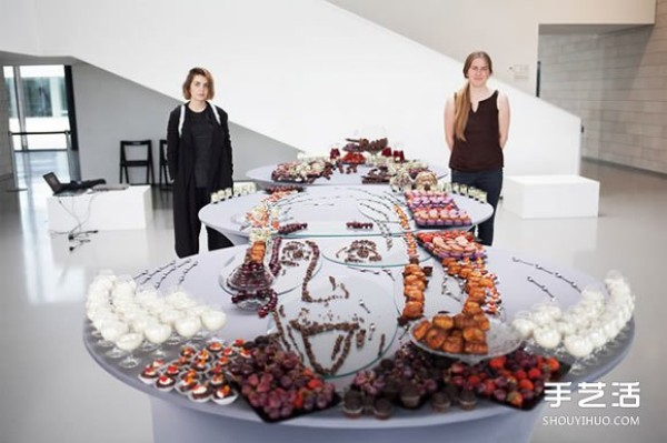 Use visual dislocation from a specific angle to create large-scale food art