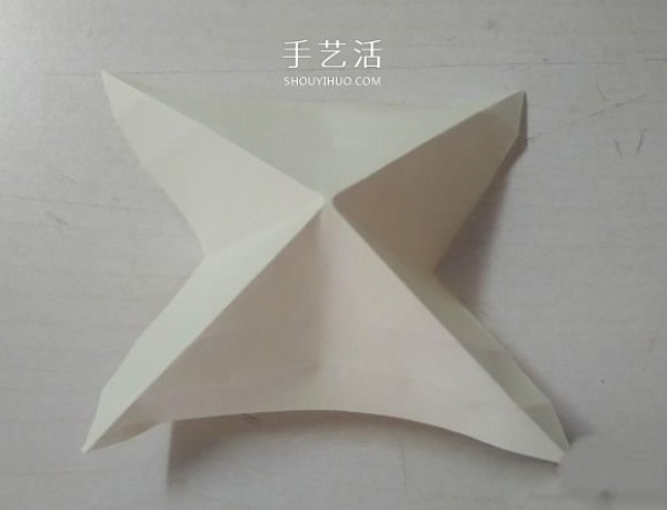 You can turn it inside out and out at will! Illustration of origami method of transforming paper flower balls