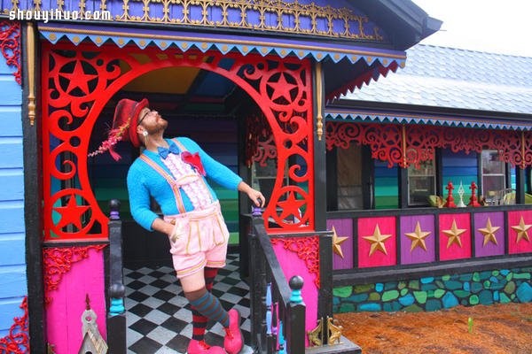 Katewise decorates a crazy colorful house like a dream in wonderland