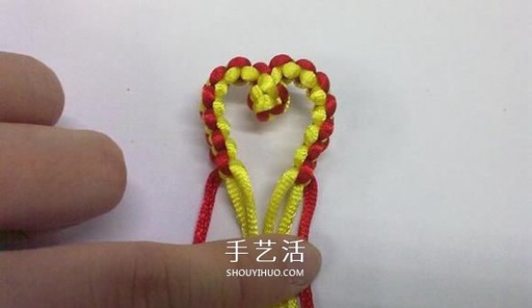 How to knit heart-shaped concentric knots and illustrate the knitting method of Valentines Day hearts