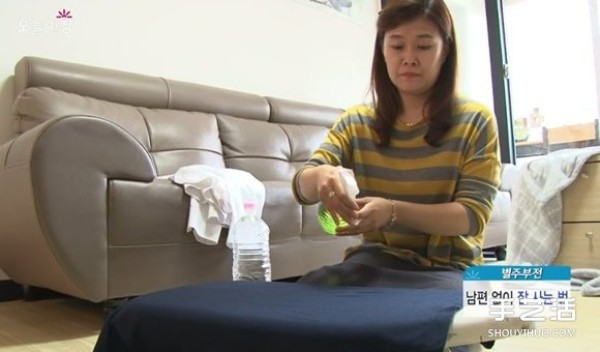 How to iron clothes without an iron, just use a mineral water bottle! 