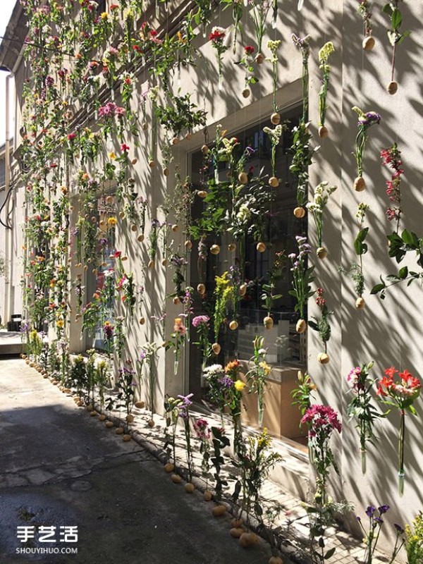 2,000 flowers are woven into a curtain for the spring facade of a Milan design studio