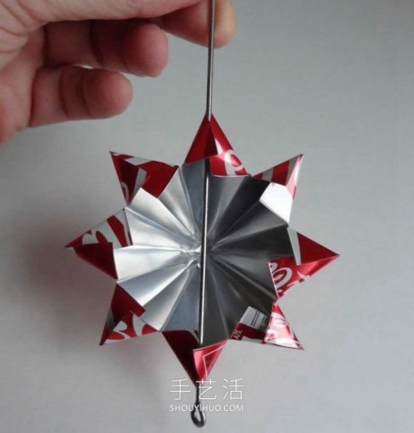 Tutorial on how to make three-dimensional stars by hand from cans