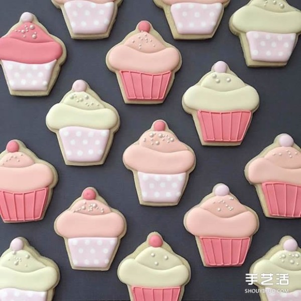 She who loves colors and sweets creates dreamy fondant cookies