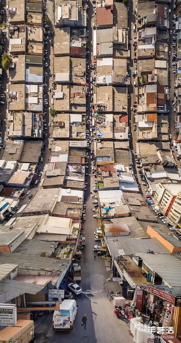 Photography of Surreal Istanbul that flips the city