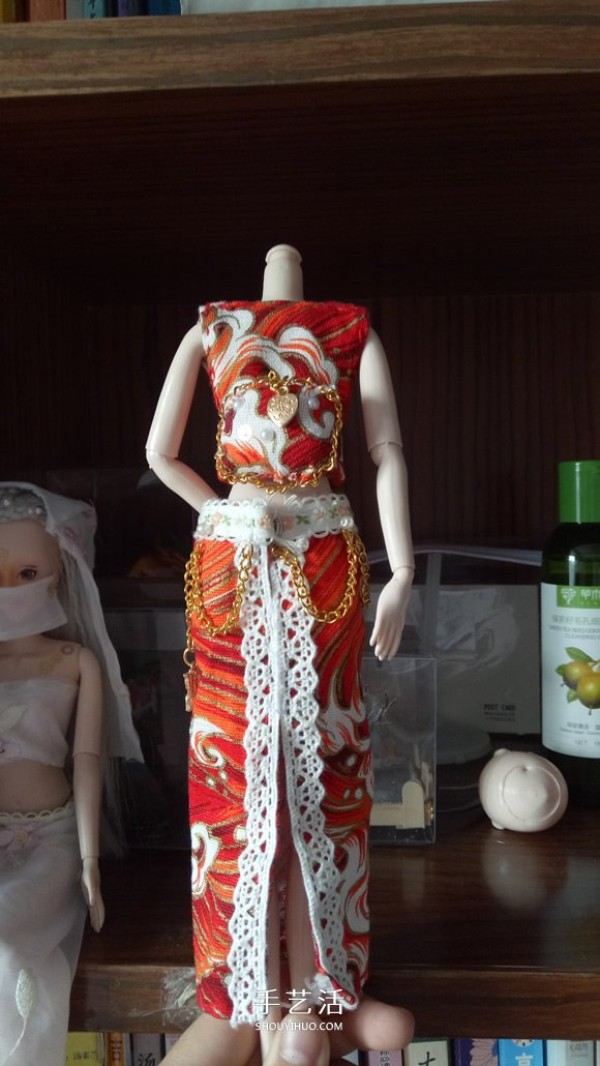 Chou Chou will show you how to make beautiful doll clothes by hand