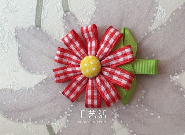 Illustration of how to make handmade flower hair accessories with ribbons