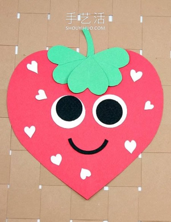 Tutorial on how to make hand-made strawberry sticker paintings in kindergarten