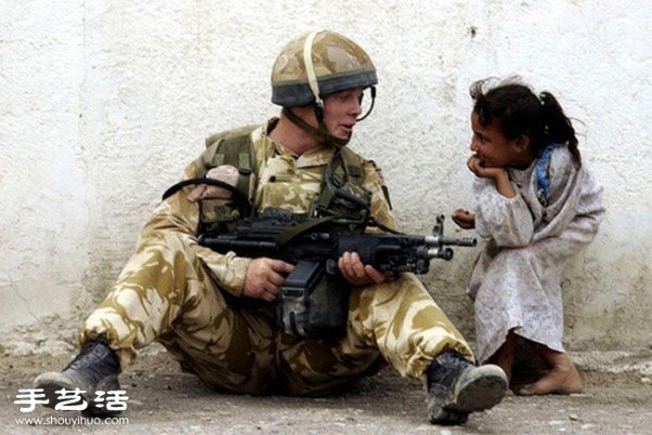 42 photos record shocking moments of pure humanity