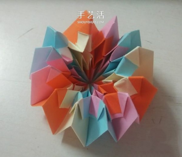 You can turn it inside out and out at will! Illustration of the origami method of transforming paper flower balls