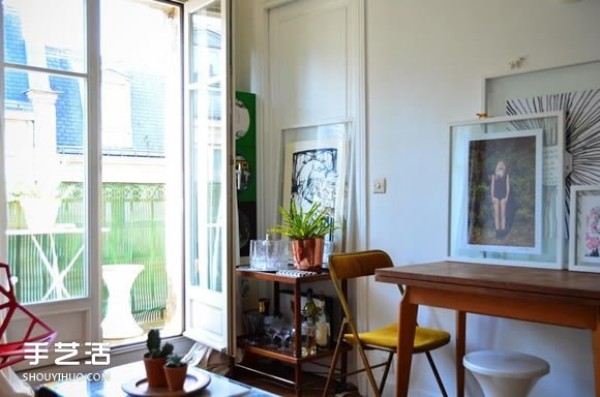 Create a cute French home style with reference to a small apartment in Paris