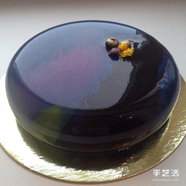 The super perfect mirror cake that reflects like a mirror is a work of art