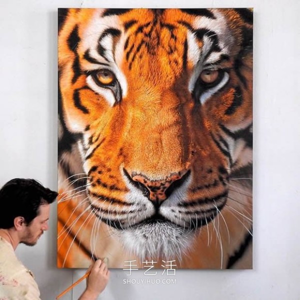 Its like its jumping off the canvas! Realistic paintings capture the beauty of wildlife