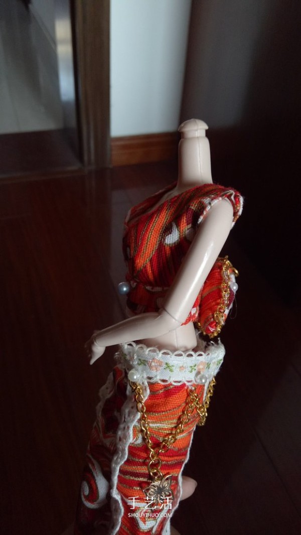 Chou Chou will show you how to make beautiful doll clothes by hand