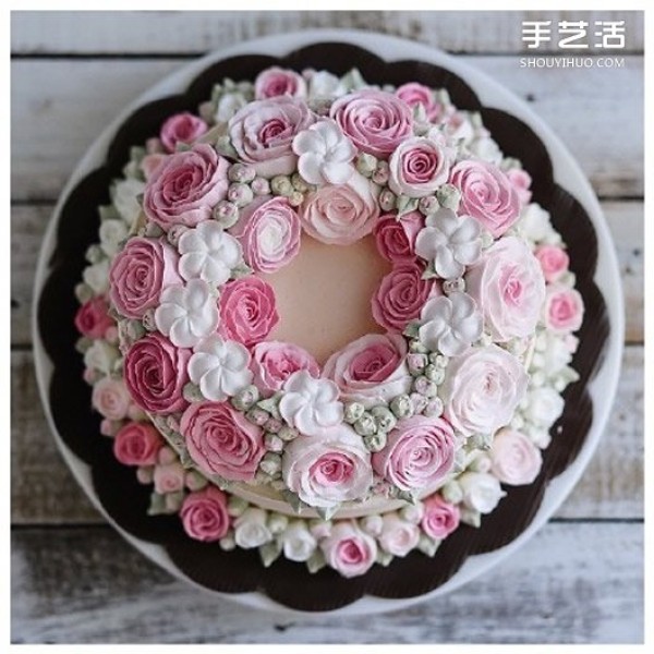 You can also decorate pictures of super beautiful decorated cakes so well