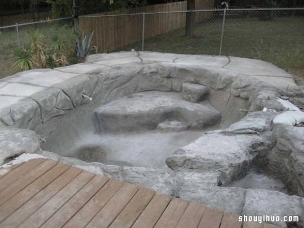 Foreign netizens dug holes in their own backyards to DIY their own private swimming pools! 