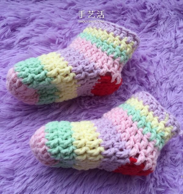 Sweet as candy! Crochet socks suitable for half-year-old babies