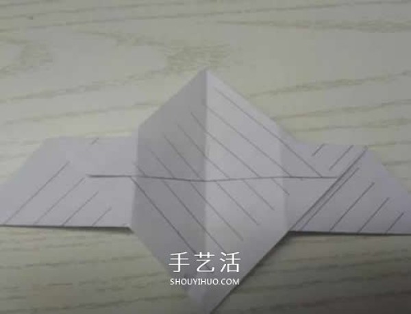 Kindergarten handmade origami tutorial, the simplest illustration of folding a dove of peace