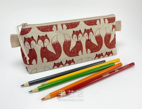 15 Cute Handmade Fabric Pen Cases to Store Your Drawing Supplies