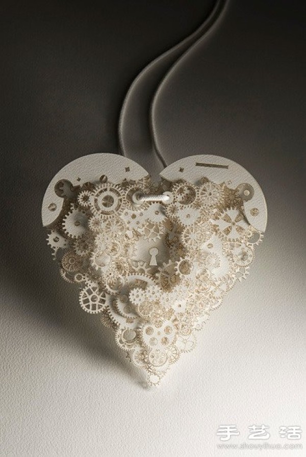 Amazing heart-shaped paper pendant