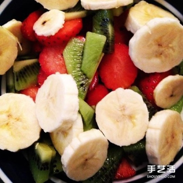 Simple and casual fruit platter pictures make your mouth water.