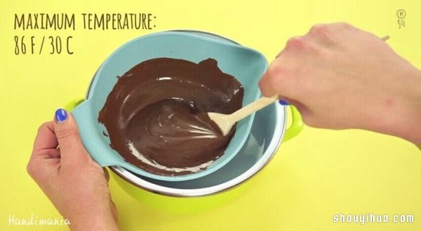 Yummy and fun DIY delicious chocolate cups with balloons dipped in chocolate