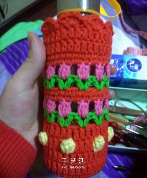 Insulation and anti-scalding! Illustration of knitting rose wool cup sleeves in winter