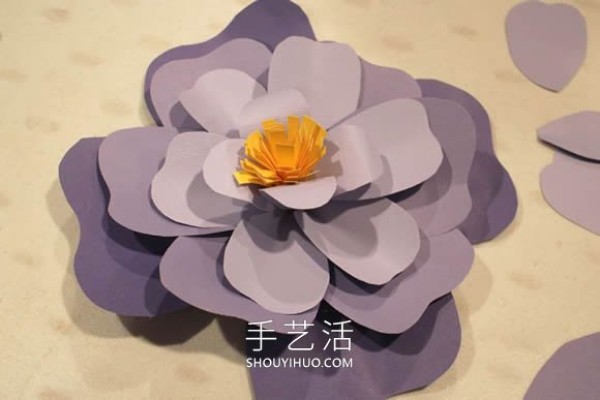 Tutorial on how to make three-dimensional peonies by hand with paper