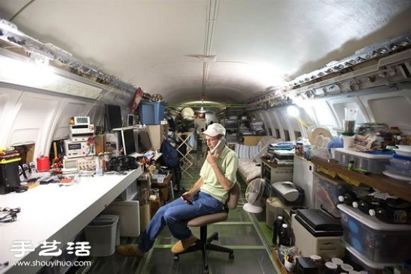 A retired American engineer transformed a Boeing aircraft into his own home