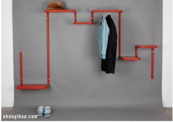 It is a chair that is also a bookshelf, a super practical and versatile clothes hanger product design