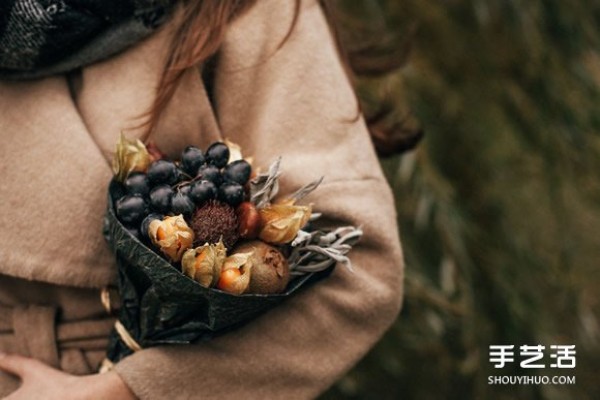 The edible fruit and vegetable bouquet will make the foodies