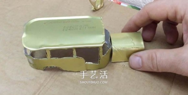 Illustrated tutorial on hand-made jeep model from cans