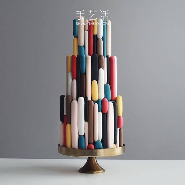 Towering creative cake that looks like an avant-garde sculpture in a museum