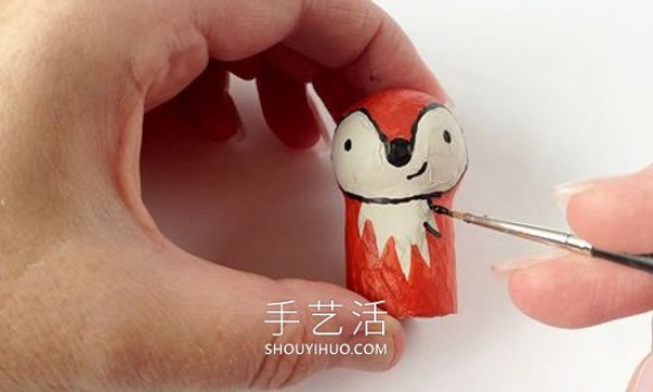 Tutorial on how to use red wine bottle corks to make pocket dolls