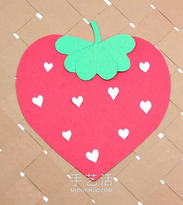 Tutorial on how to make hand-made strawberry sticker paintings in kindergarten