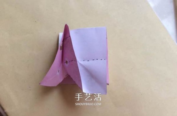 Handmade Kawasaki Rose Origami Illustrations. The step-by-step pictures are very clear! 