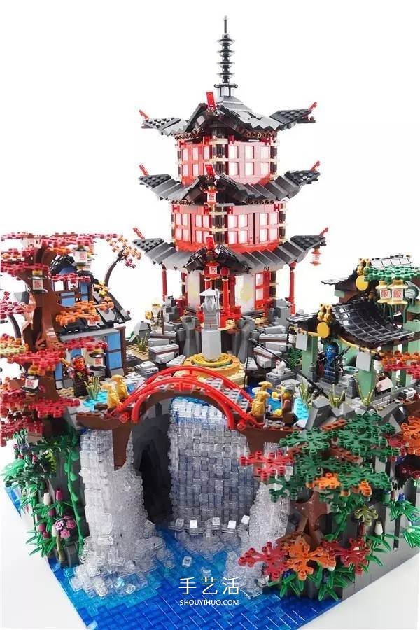 Lego is playing in this realm! A Lego model built with tens of thousands of bricks